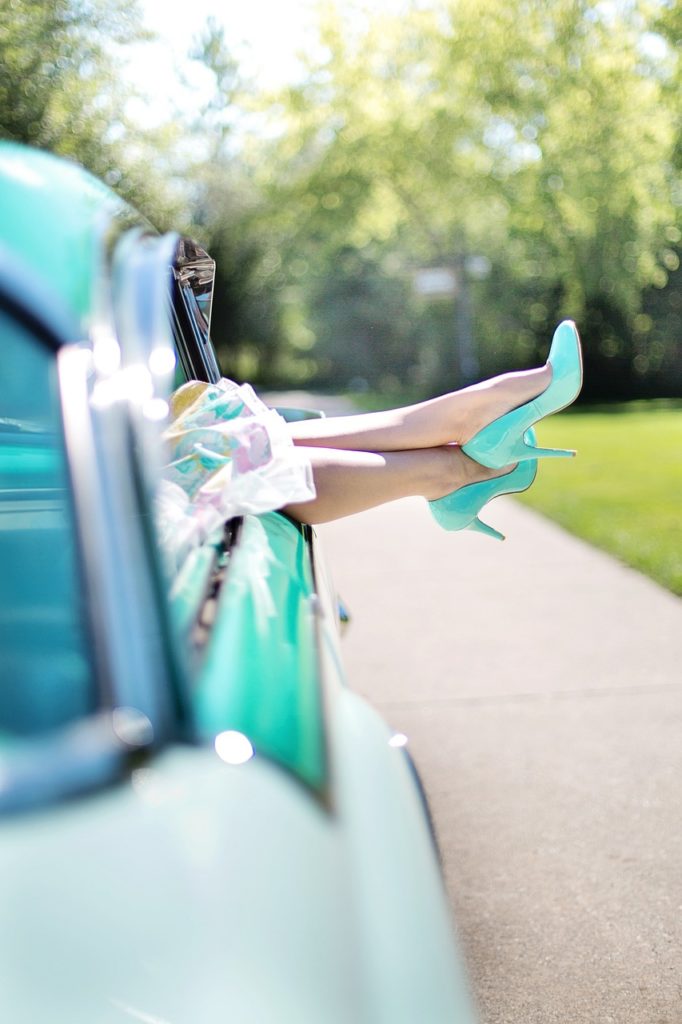woman's legs, high heels, vintage car-887286.jpg